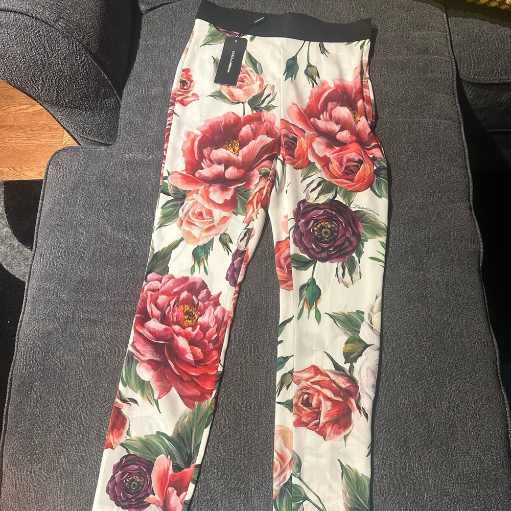 Dolce & Gabbana Cream Floral Cropped Pants with Black Waistband - Picture 7 of 11